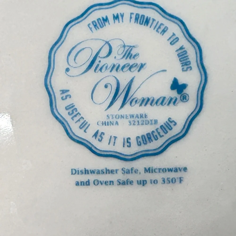 The Pioneer Woman Nesting Stoneware Serving set Floral Set 3 Piece Baking